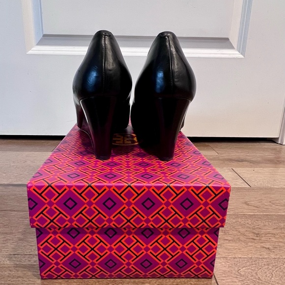 Tory Burch Raleigh 70mm Wedge - Picture 2 of 7